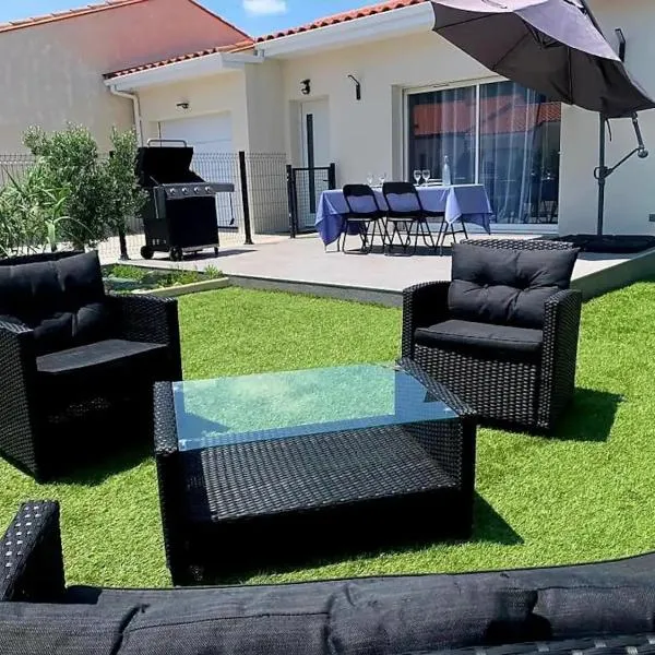 Le Brasil - Maison 74 m - Calme avec terrasse Sud classée 3 étoiles – hotel w mieście Le Boulou