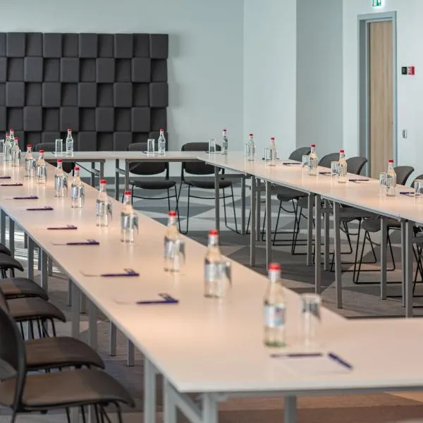 Holiday Inn Express - Yerevan by IHG, hotel di Yerevan