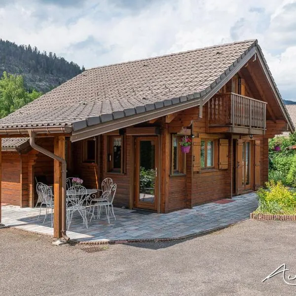Chalet La Calougeotte, jardin, spa et sauna privés、ル・メニルのホテル