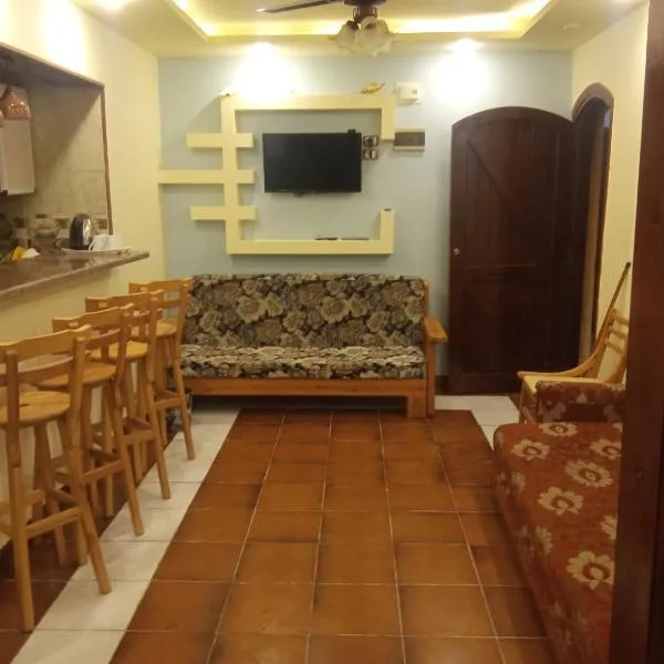 شاليه رائع مجدد بالكامل للعائلات فقط باندلسيه مطروح, hotel v destinaci Mersa Matruh