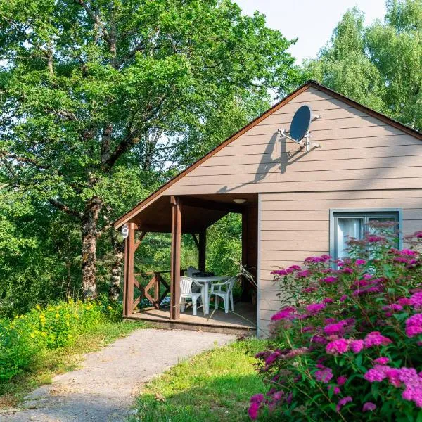Camping de La Vernhe, hotel v destinaci Saint-Amans-des-Cots