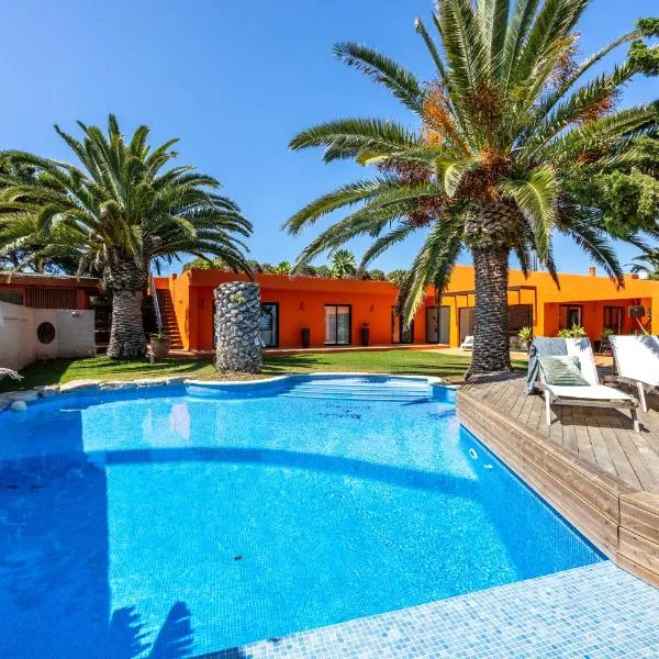 Unique Villa -1 km to Beach, private Natural pool, Tennis Court & Jumping Mat, hotel u gradu 'Sagres'