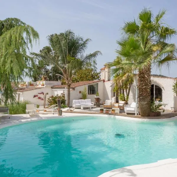 Le Rondini- Solo Adultos, hotel v destinaci Montrás