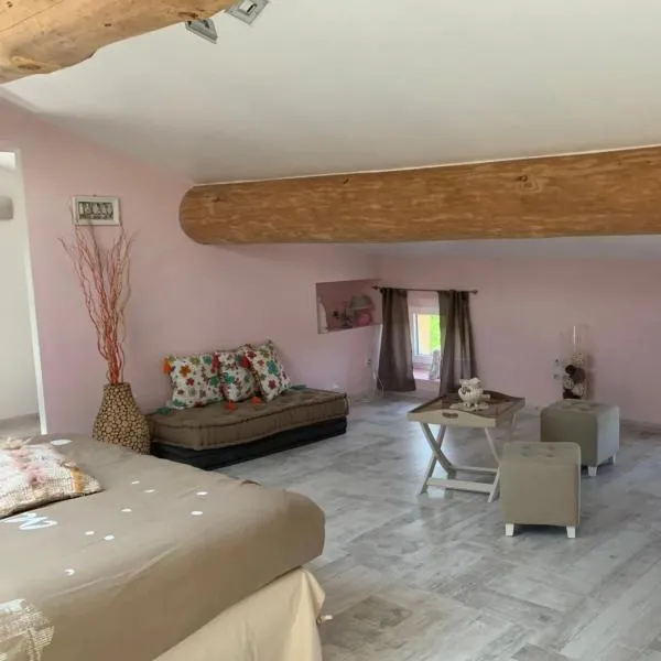 Bordeneuve Chalet de Gaïa, hotel v destinácii Sonnac-sur-lʼHers