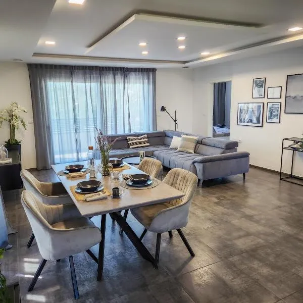 Villa Capris apartments, hotel v destinaci Koper