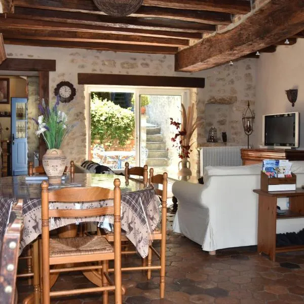Les Volets Bleus, hotel v destinaci Provins