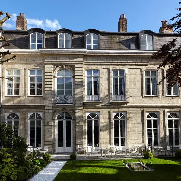 Clarance Hotel Lille، فندق في Quesnoy-sur-Deûle