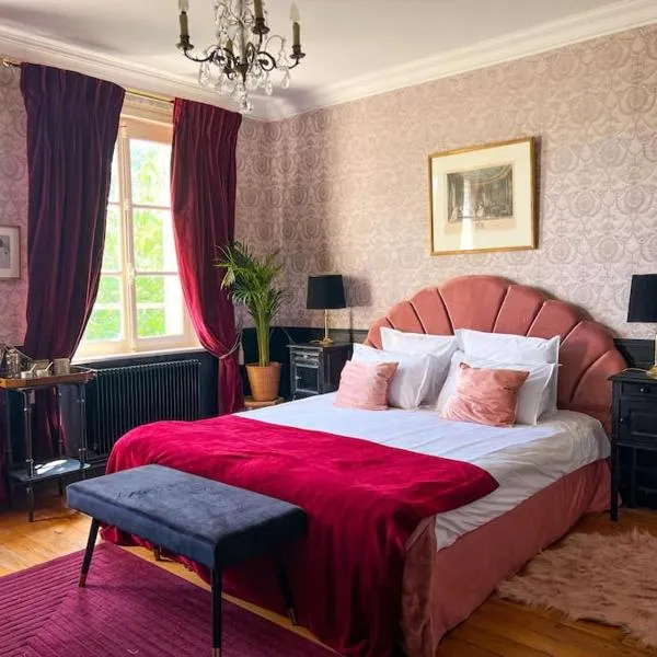 Chambre d'hôtes au Château Le Bas Bleu, Sarah Bernhardt, hotel a Tours-en-Vimeu
