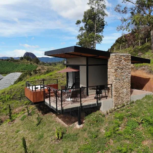 Glamping en Guatape Wifi Jacuzzi, hotel in Guatapé
