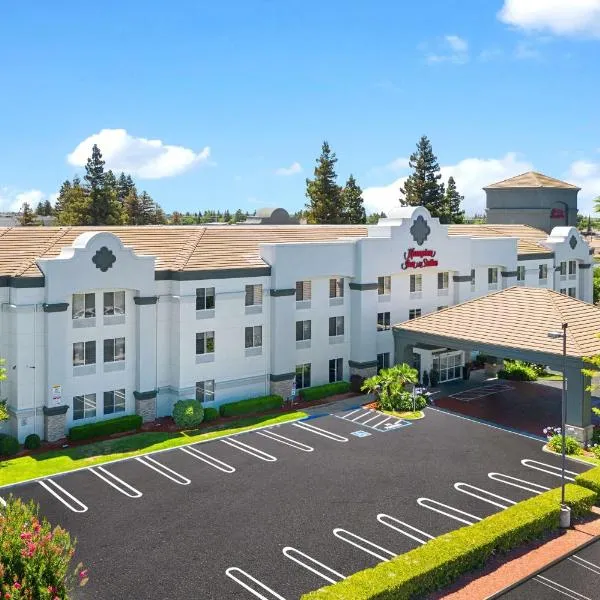 Hampton Inn & Suites Modesto - Salida, hotel in Escalon