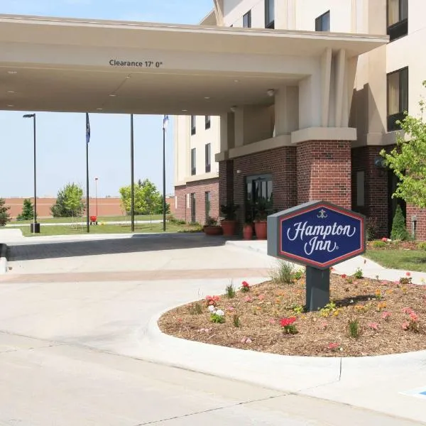 Newly Renovated Hampton Inn Omaha West Lakeside, hotel in Omaha