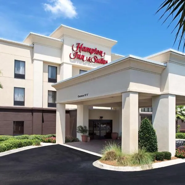 Hampton Inn & Suites Pensacola I-10 N at University Town Plaza, hotel v destinácii Milton