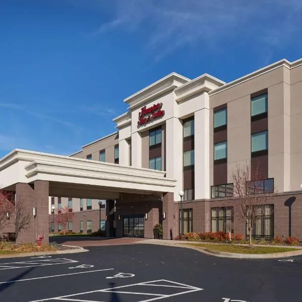 Hampton Inn & Suites Rogers、Rogersのホテル
