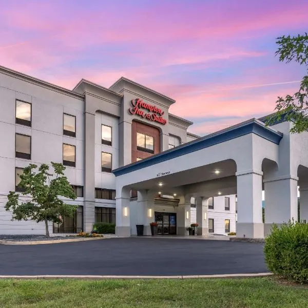 Hampton Inn & Suites Louisville East, hotell i Fisherville