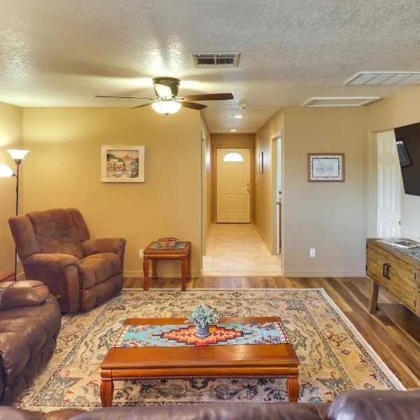 Dog-Friendly Bullhead City Home - Walk to Beach!, hotel in Bullhead City