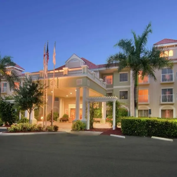 DoubleTree Suites by Hilton Naples, hotel v destinaci Naples