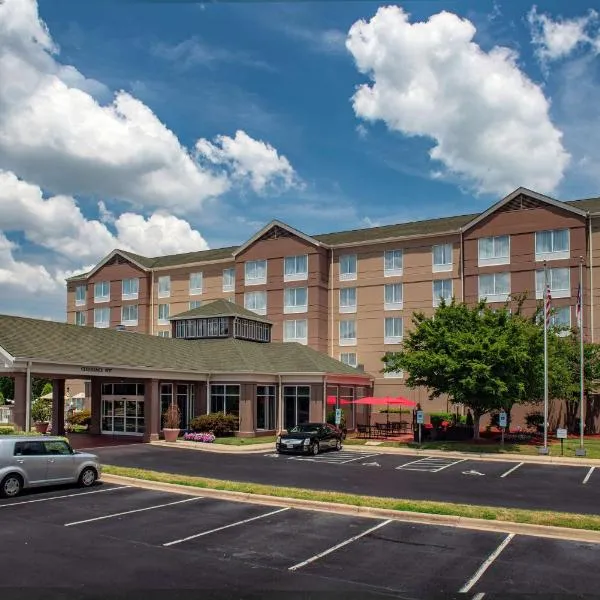 Hilton Garden Inn Charlotte Pineville โรงแรมในบัลแลนไทน์