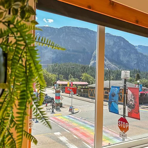 Crash Hotel Squamish, hotel en Brackendale