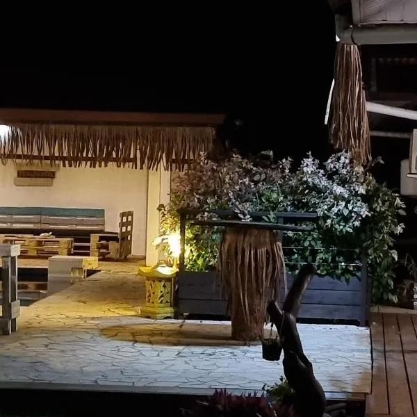 Pension ANAPA LODGE - MOOREA, hotel in Vaianae