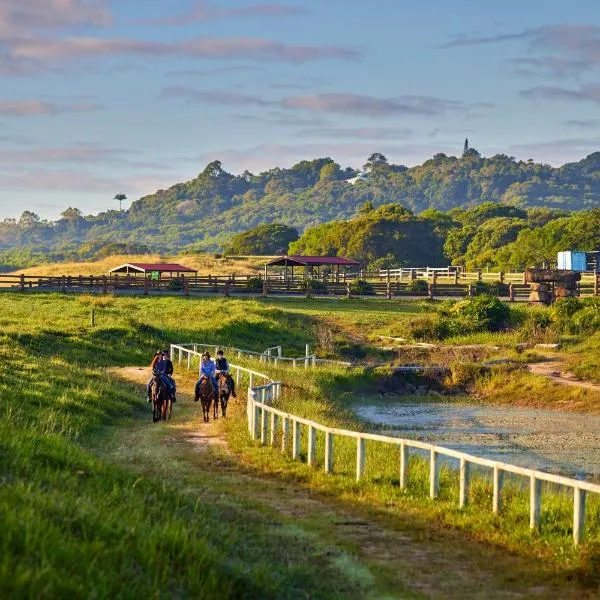 KUR-Cow farm escape 35 minutes from Cairns, hotel u gradu 'Kuranda'