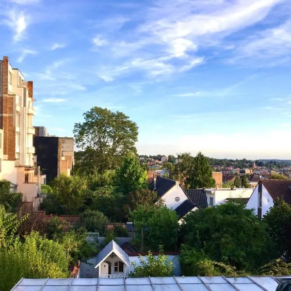 Calm, green & birdsong near the city center, hotel in Brussels
