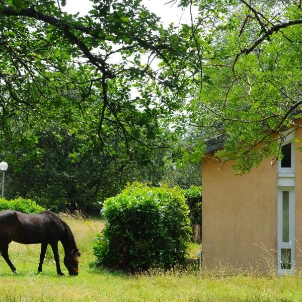 Black Mountain Village, hotell i Cuxac-Cabardès