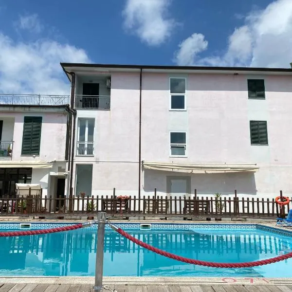 Appartamento con piscina, viešbutis mieste Monti di Licciana Nardi
