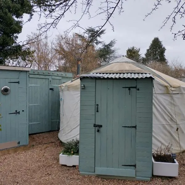South Wales Yurt-Cosy, log burner & private garden, hotel in Undy