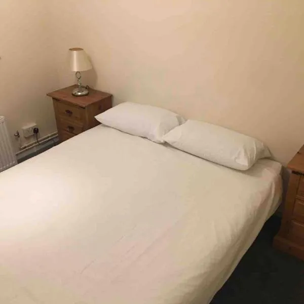 Eastbourne Large Double Room with WiFi & Kitchen, hotel em Polegate