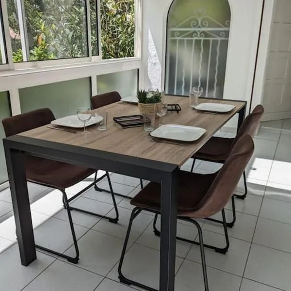 Maison spacieuse et lumineuse 4 personnes, hotel din Lavilledieu