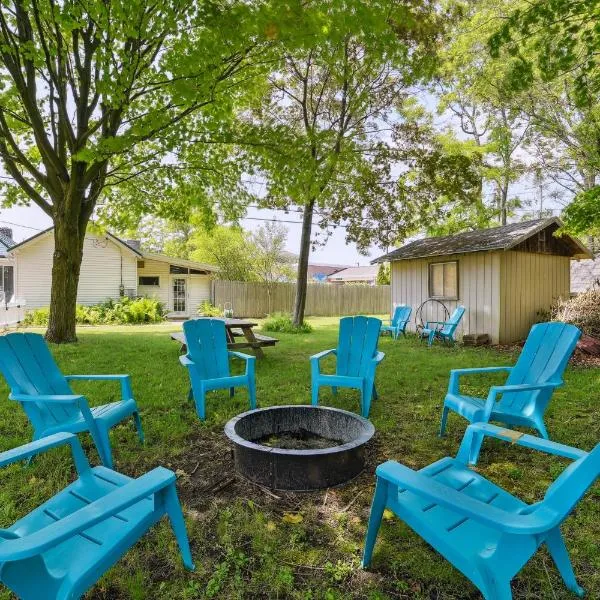 Boyne City Cottage Walk to Downtown and Lake!, hotel in Boyne City