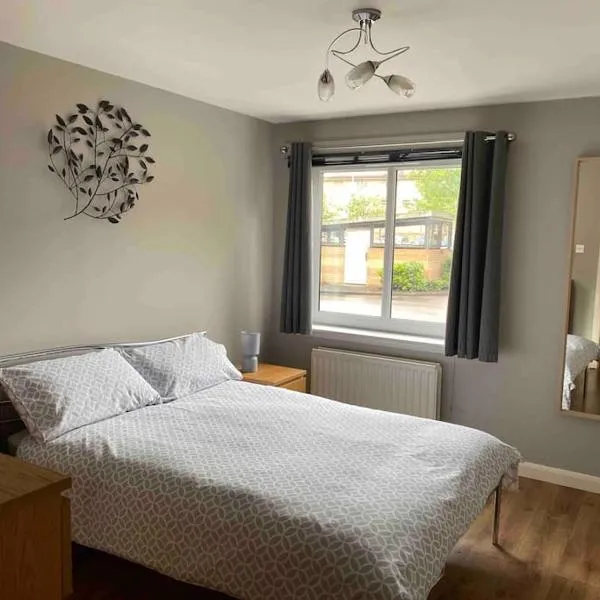 Spacious Ground Floor 2 Bed by Lains Lettings, hotel in Aberdeen