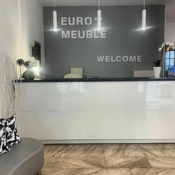 Euro Meublé, hotel Gradóban