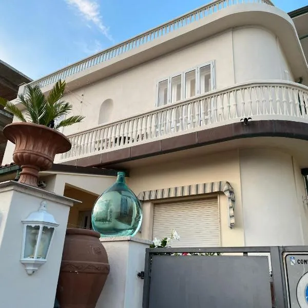 Al Mare 54 Luxury Guest House, hotel v destinaci Lido di Camaiore
