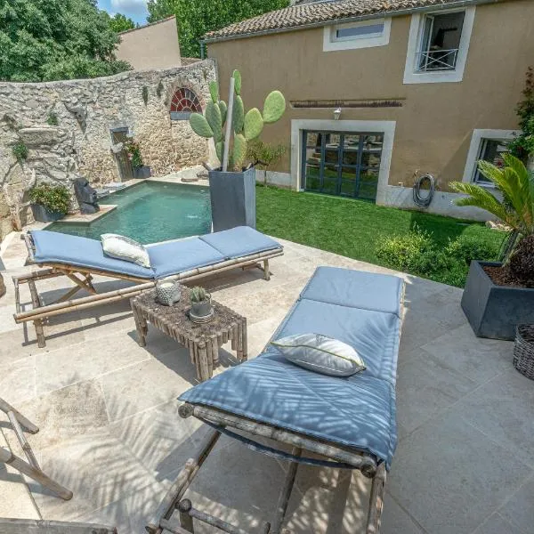 Le Baratier - Demeure de charme Sauna & Piscine, hotel v destinácii Calvisson