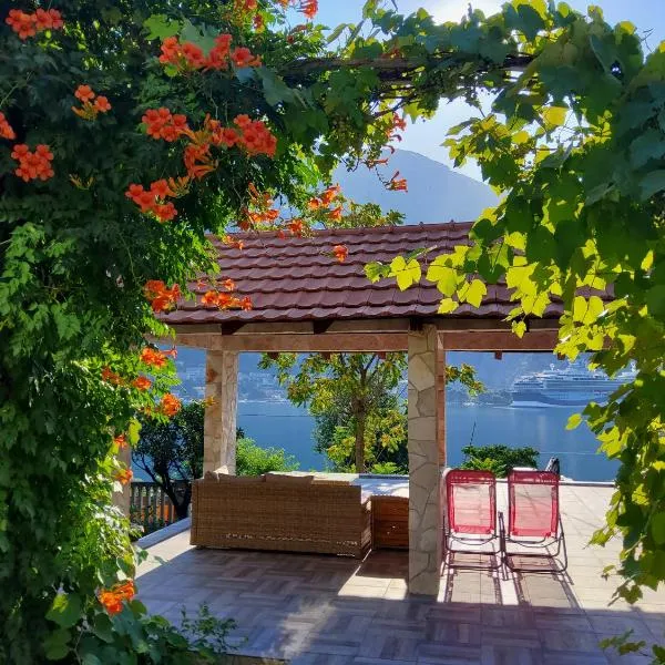 Holiday house, hotel v destinaci Kotor