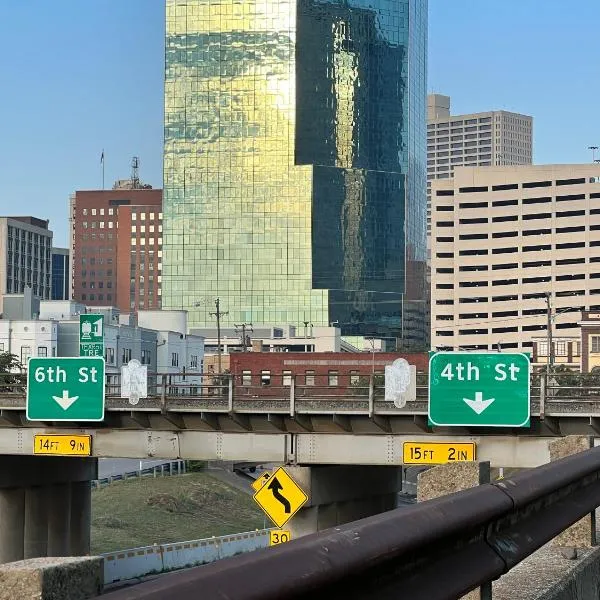 Charming 2 bedroom Downtown Ft Worth, ξενοδοχείο σε Φορτ Γουόρθ