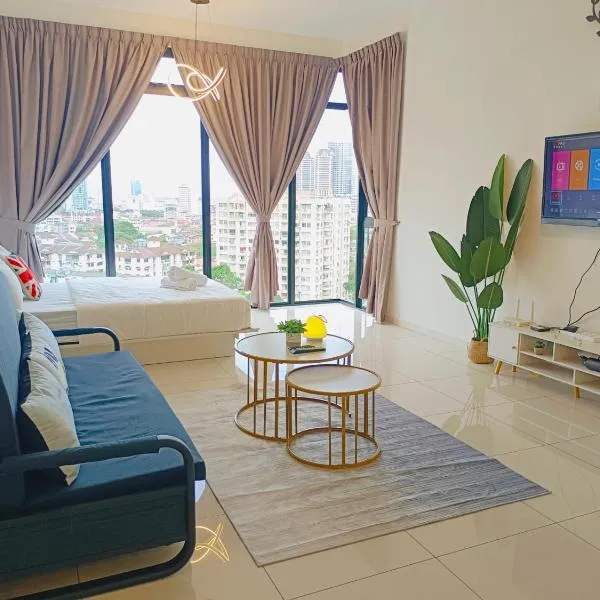 Rooftop Pool, 8 Pax, 2 Bedrooms, 2 Bathrooms, 2 Car Parks by Star Home, hotel in Jelutong