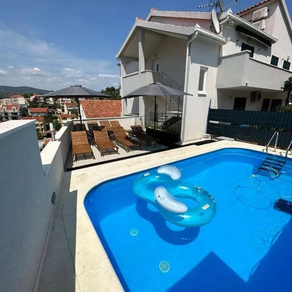 Villa Milena-with a pool, hotel in Trogir
