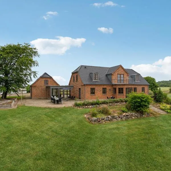 Amazing Home In Spjald With Wifi، فندق في Spjald