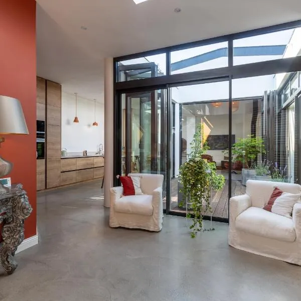 Loft lumineux haut de gamme avec patio privé, hotel v destinaci Vannes