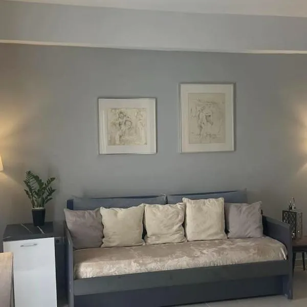 Studio in the center, 2 mins from the beach, hotell Loutrakis