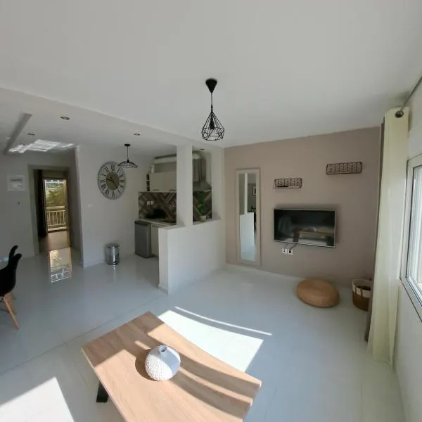 Xylokastro cozy apartment, hotel v destinaci Xylokastro