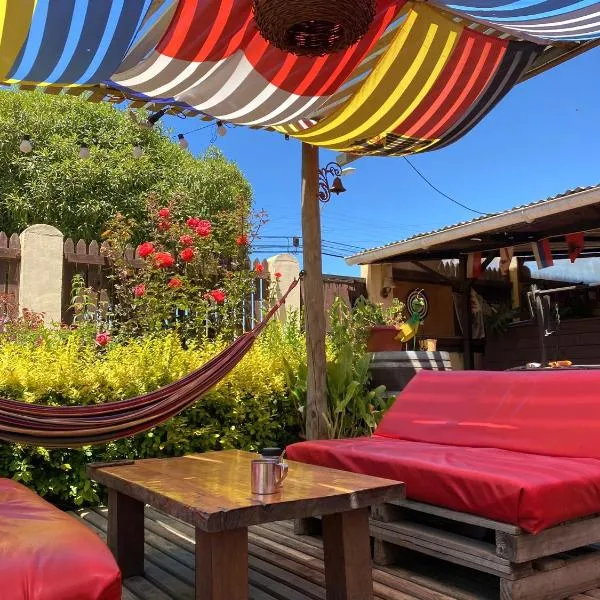 Kuyen Hostel & Tiny Houses, hotelli kohteessa Pichilemu
