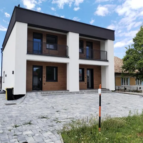 Apartmán pri parku, hotel v destinaci Solčany