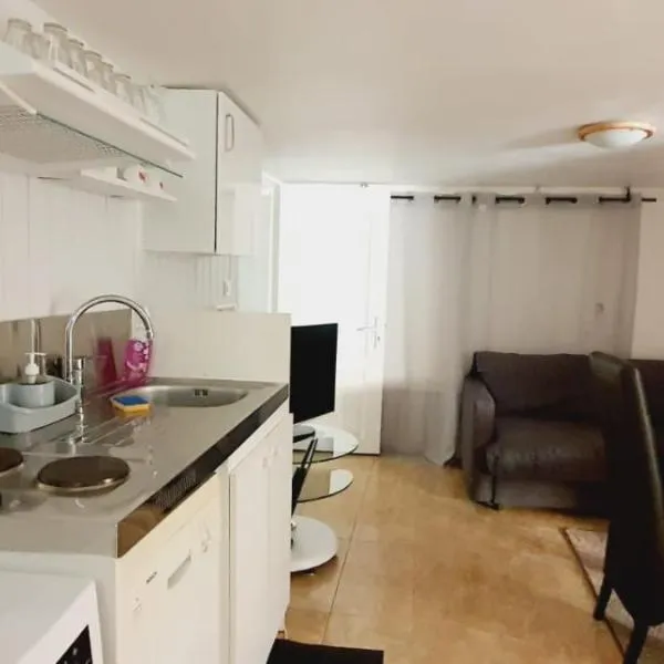 Charmant appartement 2p avec piscine partagée, hotel v destinaci La Ferté-Gaucher
