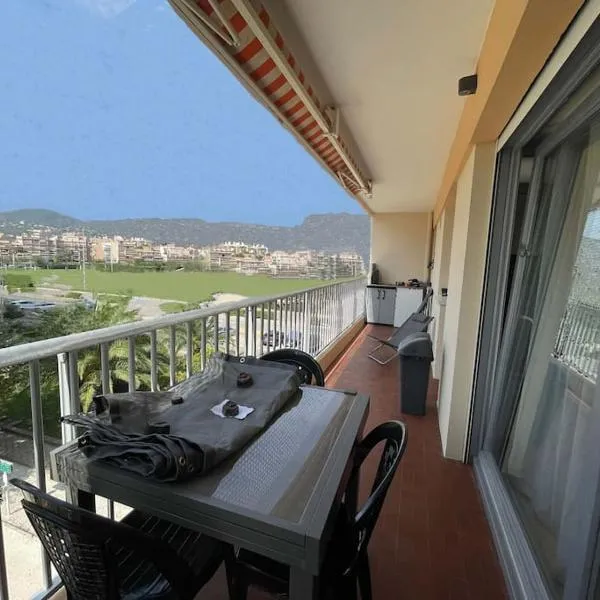 appartement cosy à 100m de la plage, CLIM, WIFI, piscine, hotel in Le Lavandou