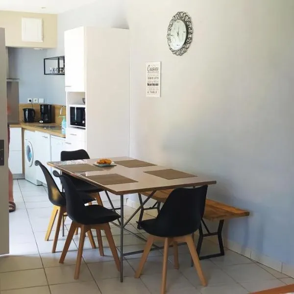 APPARTEMENT 100 Metres de la mer, khách sạn ở Plérin