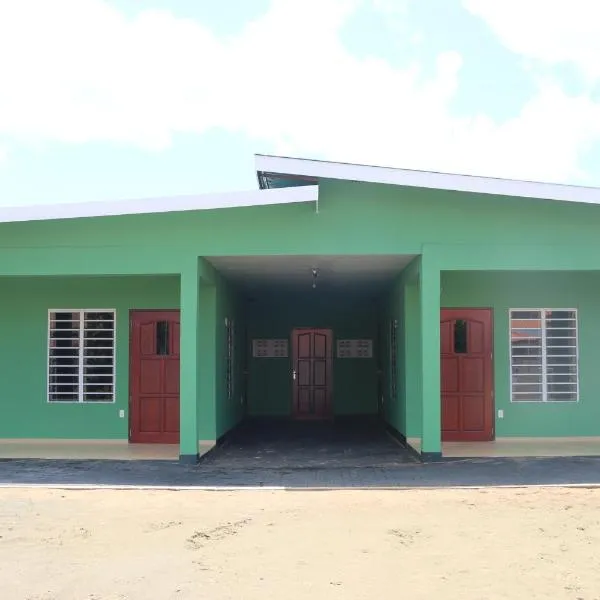 Schitterend gelegen tweekamerwoning, hotel in Paramaribo