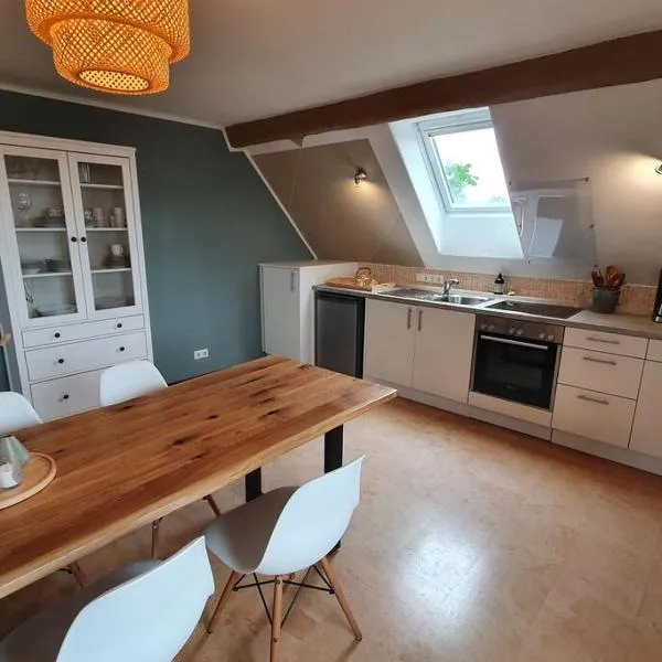 Helle Ferienwohnung - Südeifel, hotel v destinaci Ammeldingen
